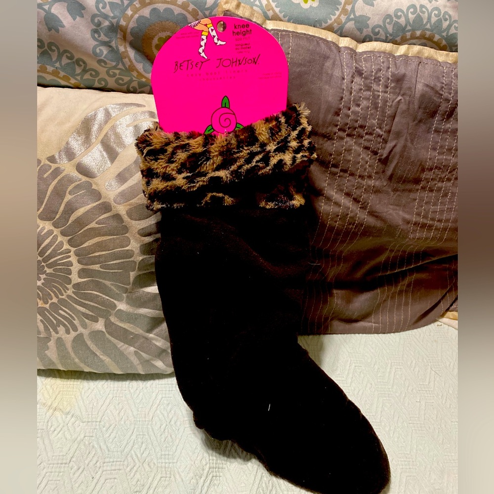 Betsey Johnson Cozy Boot liners, size M/L. Wear with your favorite rain boots.